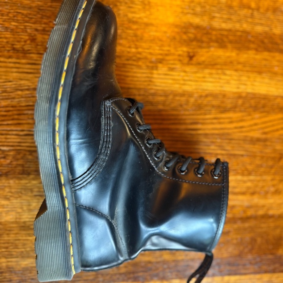 Dr. Martens Smooth Black Size 8 M (9 L) - Picture 2 of 3